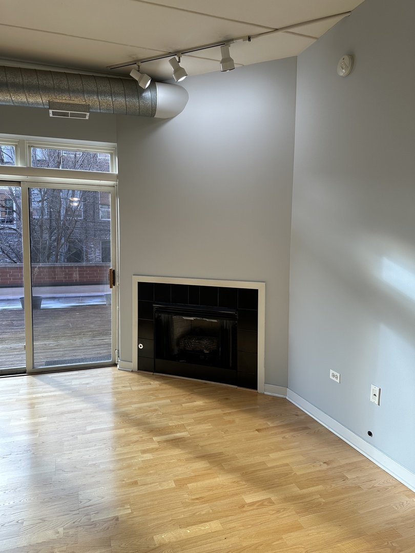 1155 W MADISON Avenue Unit: 210