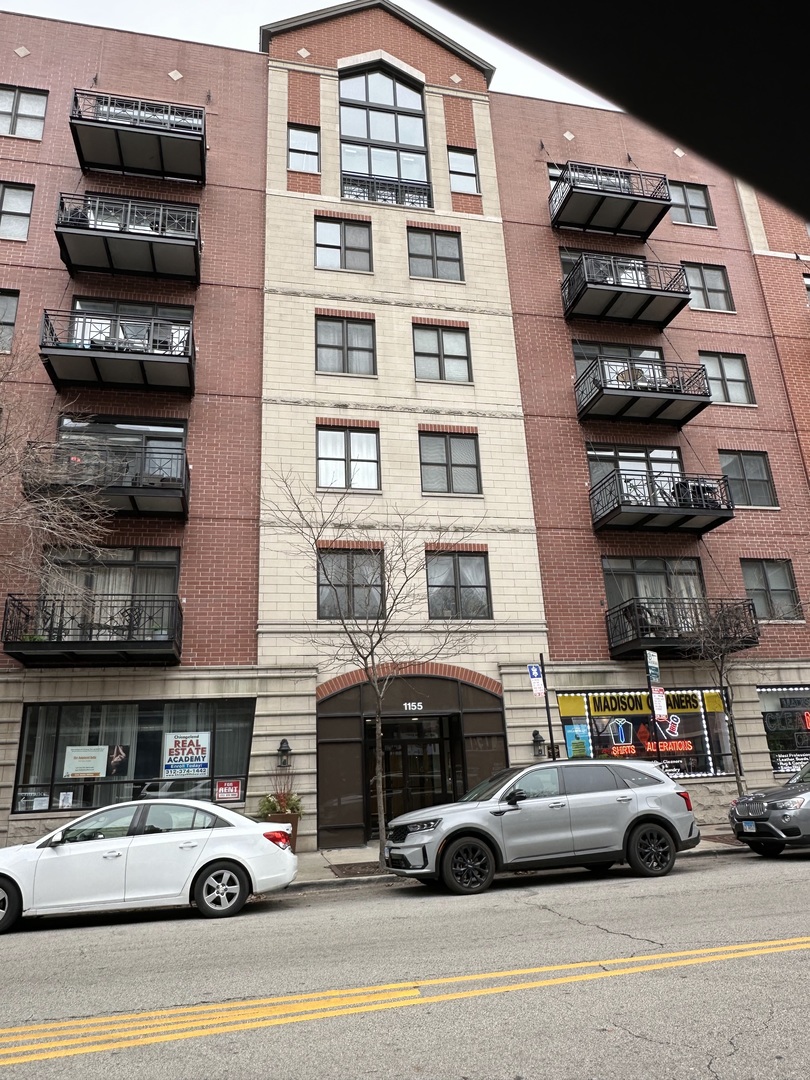 1155 W MADISON Avenue Unit: 210