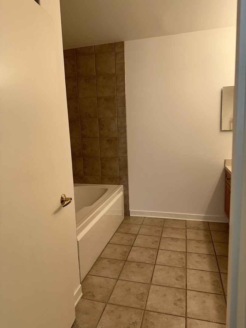 1155 W MADISON Avenue Unit: 210