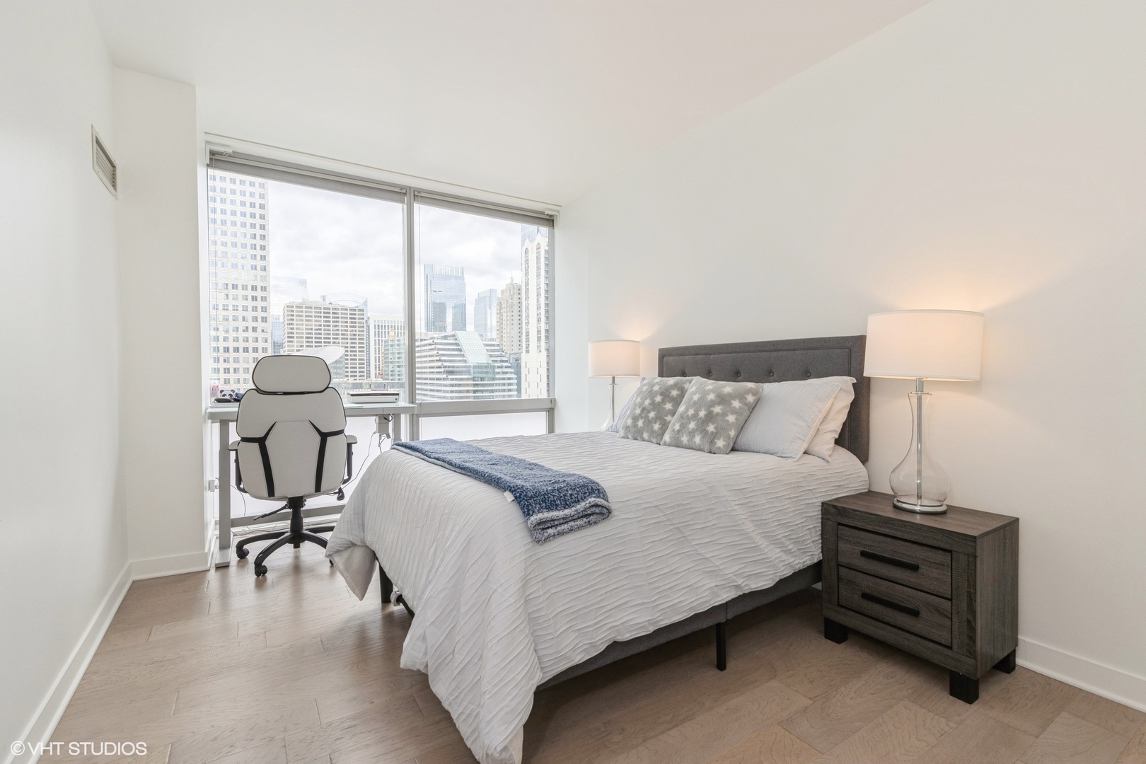 8 E Randolph Street Unit: 2005