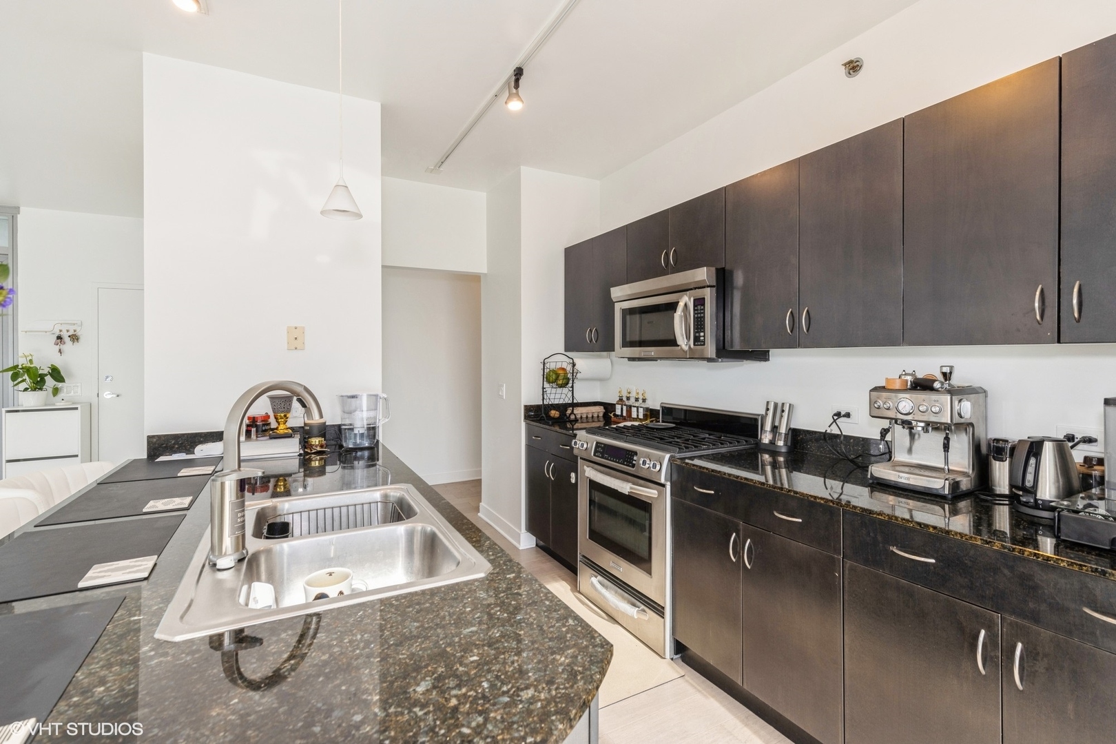 8 E Randolph Street Unit: 2005