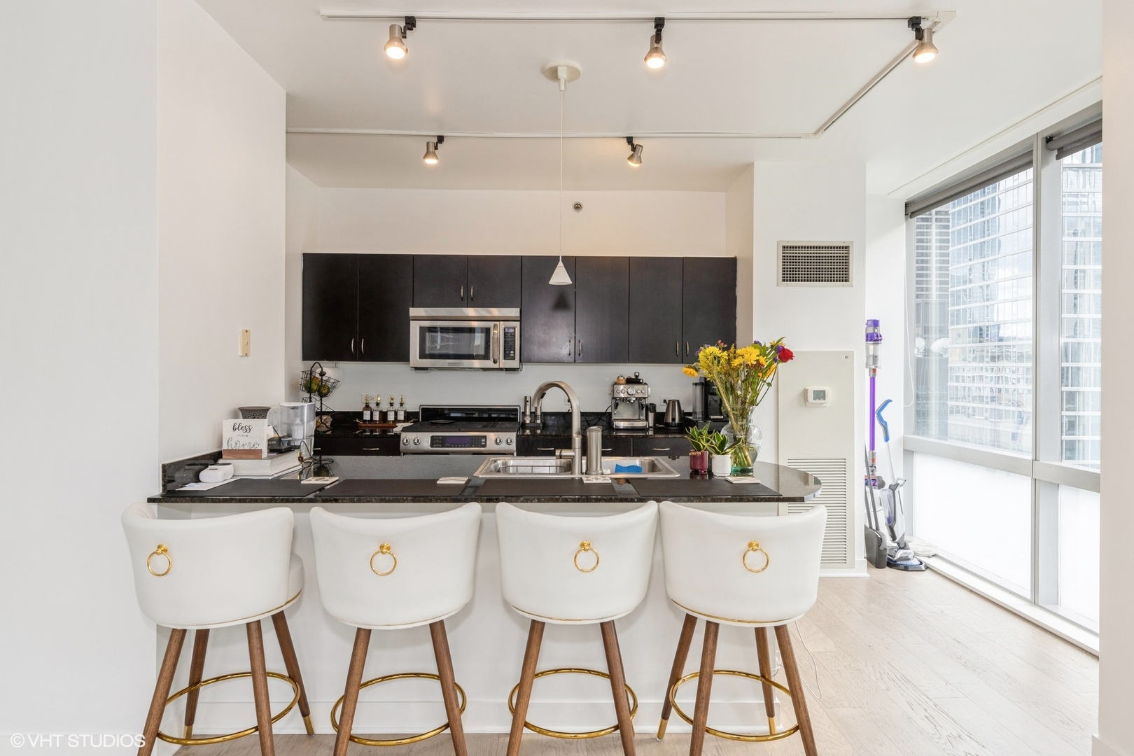 8 E Randolph Street Unit: 2005