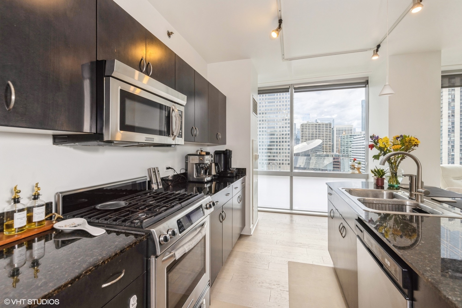 8 E Randolph Street Unit: 2005