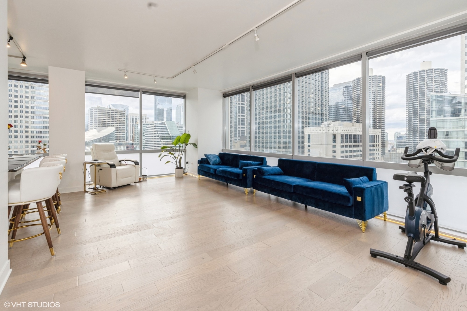 8 E Randolph Street Unit: 2005