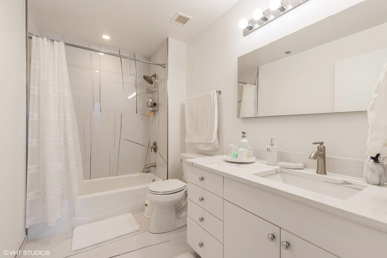 8 E Randolph Street Unit: 2005