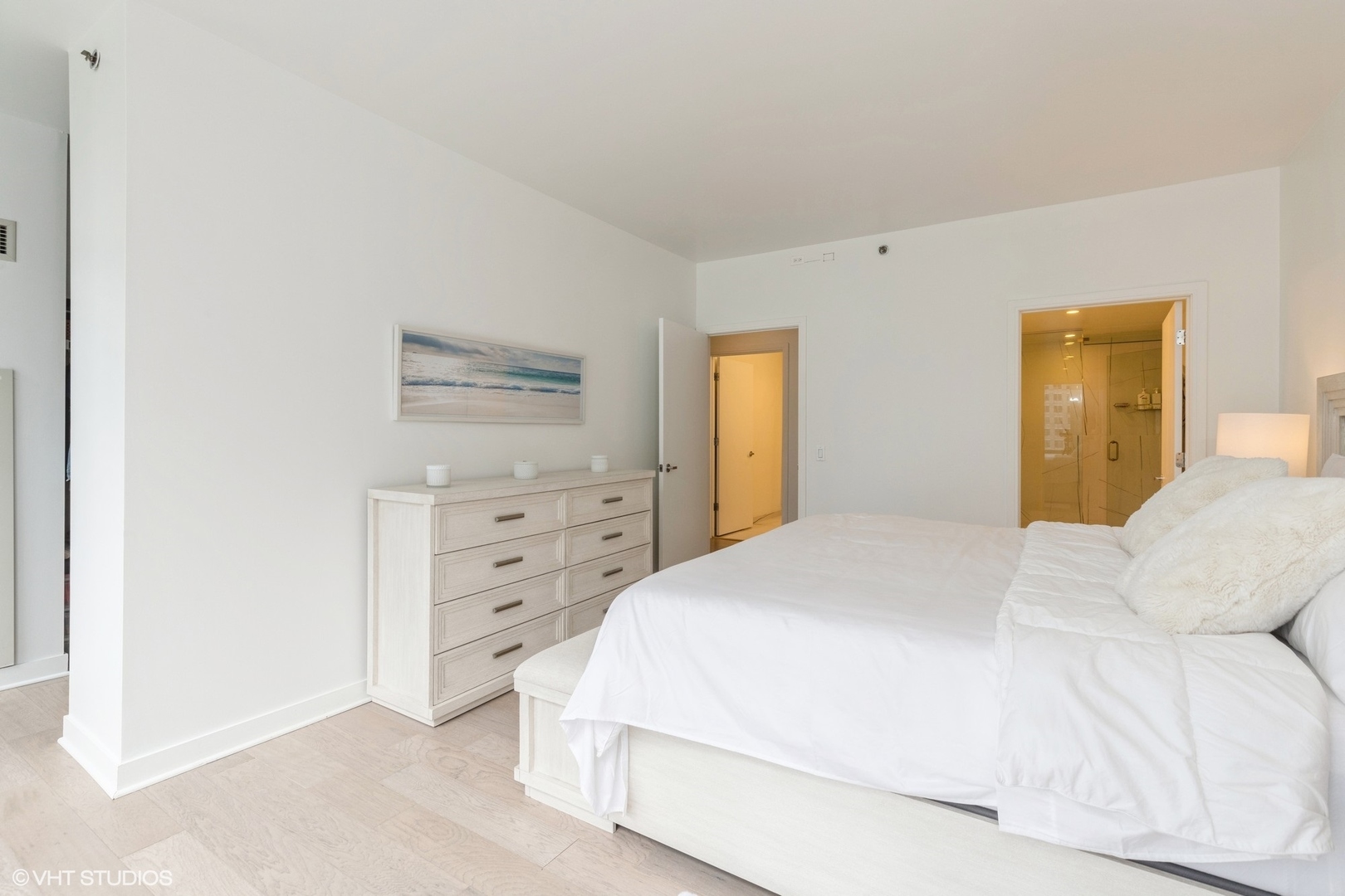 8 E Randolph Street Unit: 2005