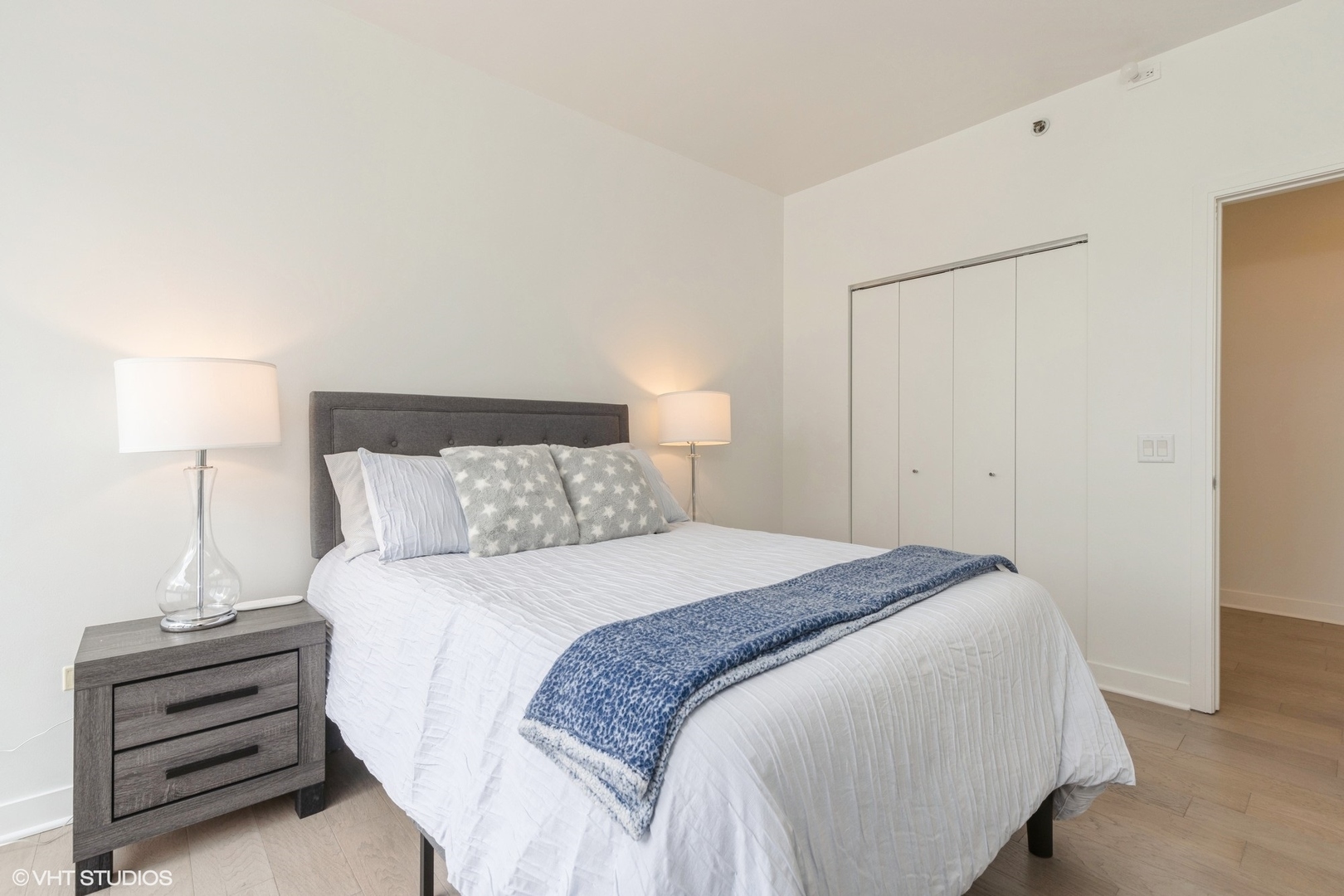 8 E Randolph Street Unit: 2005