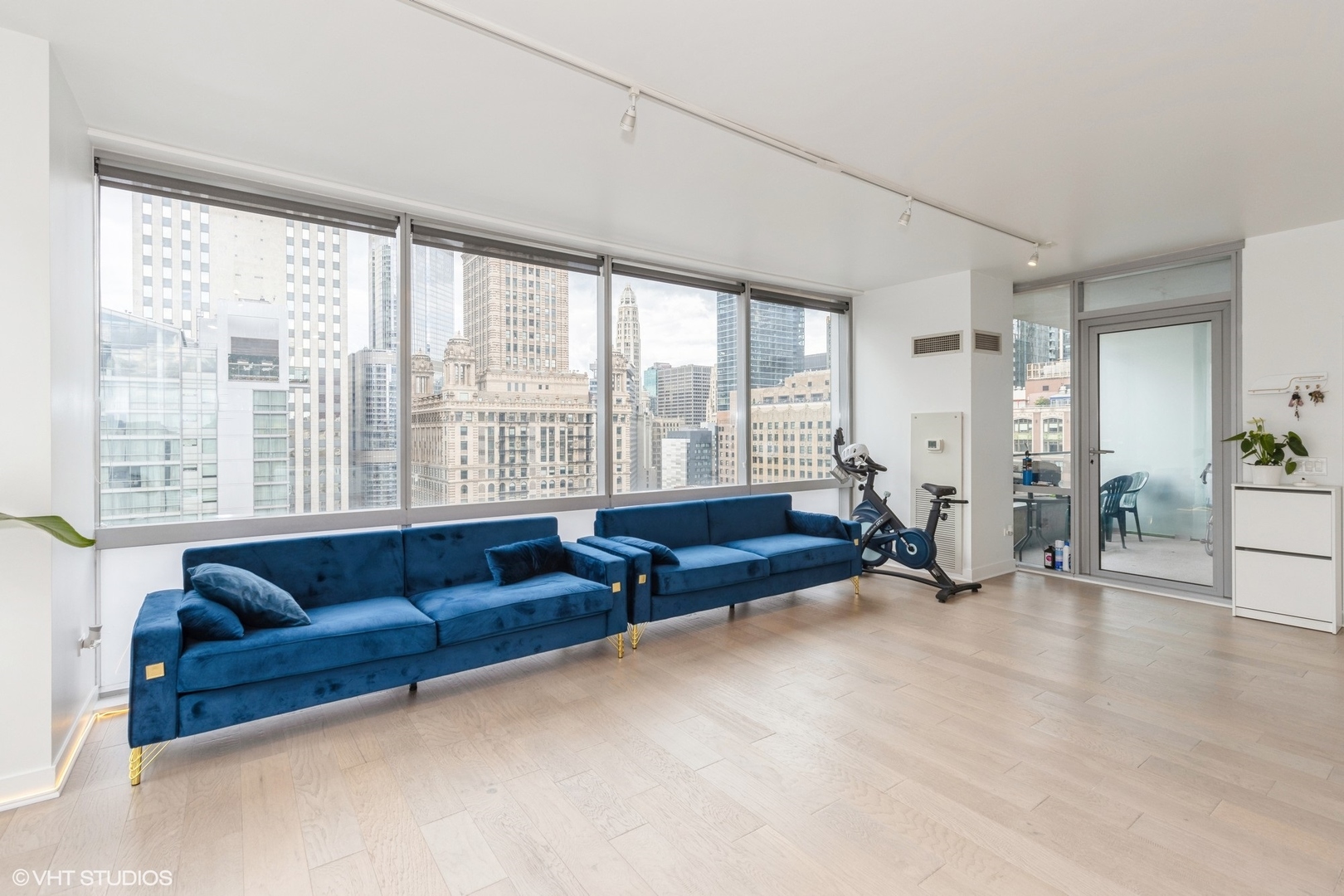 8 E Randolph Street Unit: 2005