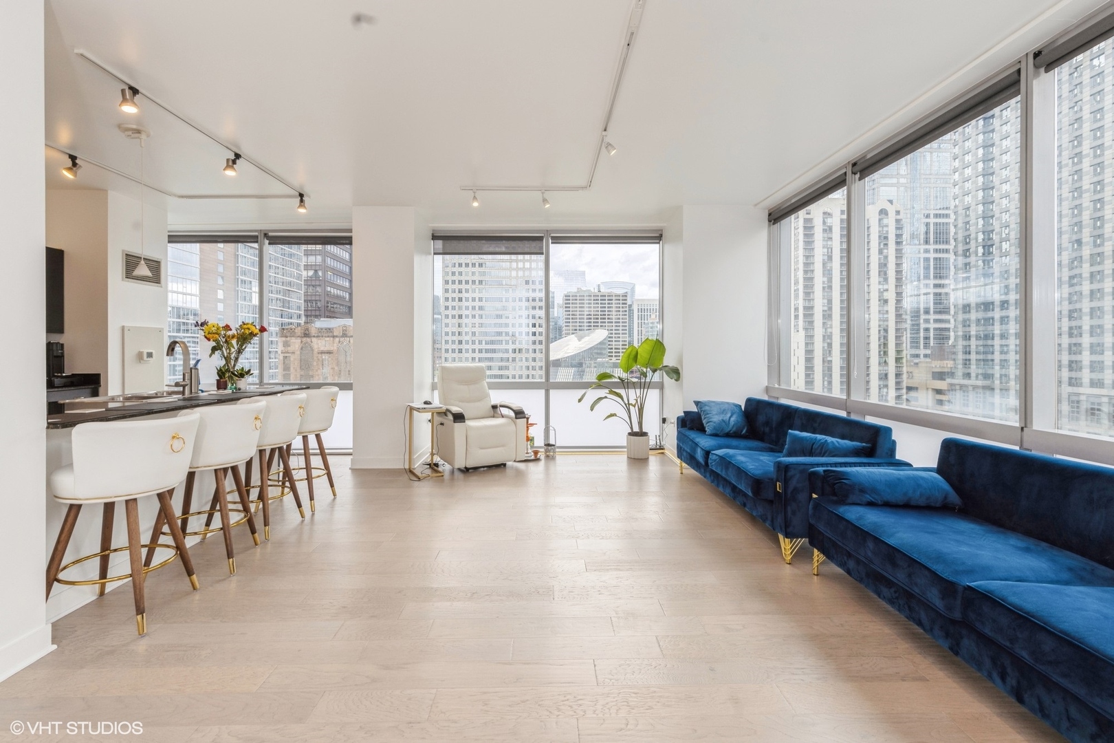 8 E Randolph Street Unit: 2005