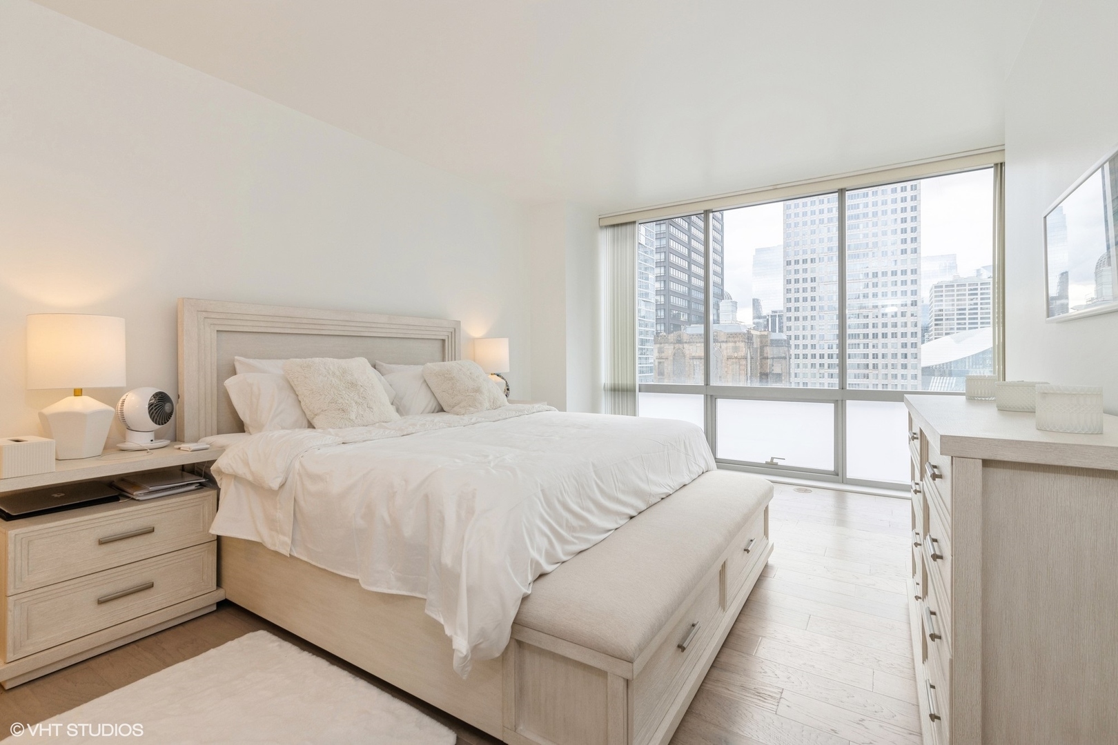 8 E Randolph Street Unit: 2005