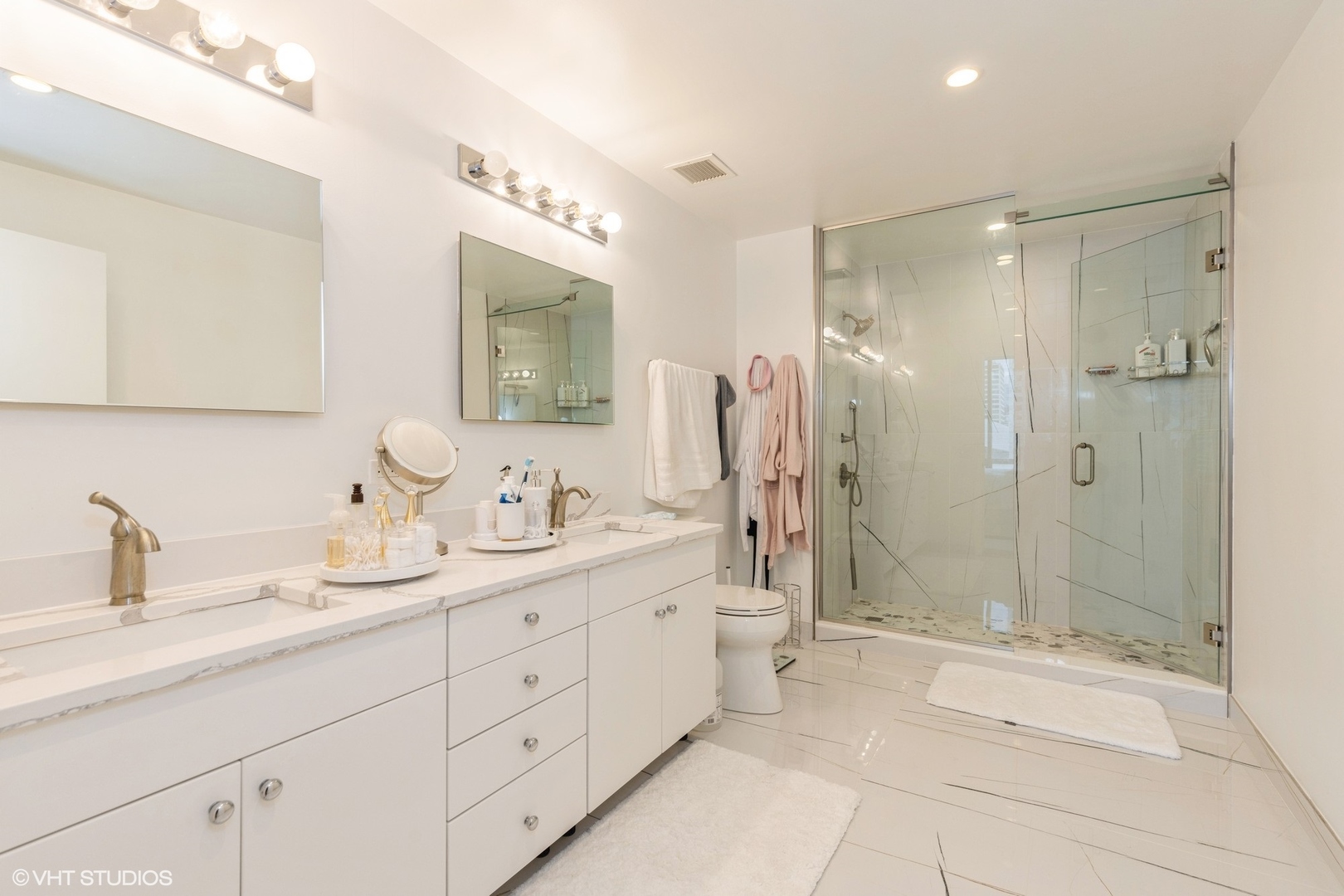 8 E Randolph Street Unit: 2005