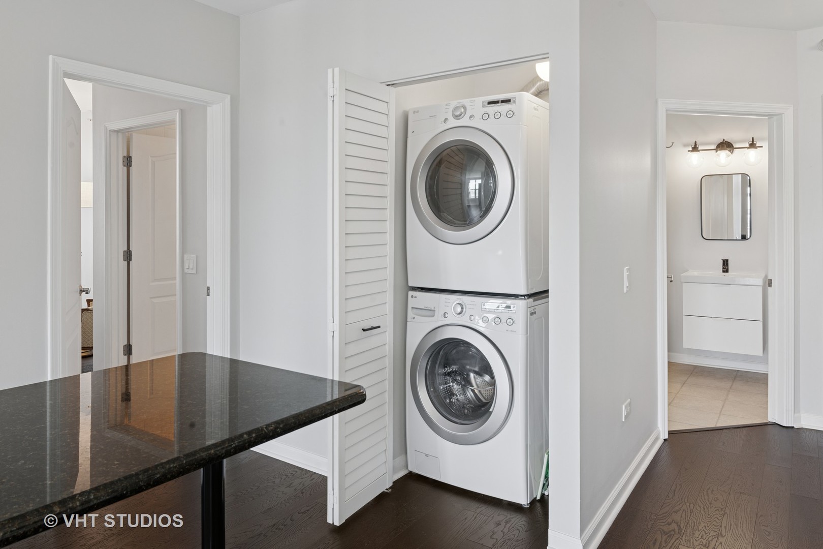 125 S JEFFERSON Street Unit: 2009