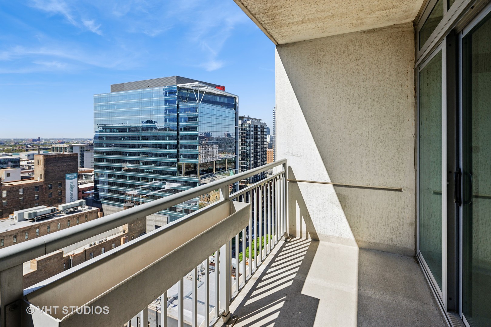 125 S JEFFERSON Street Unit: 2009