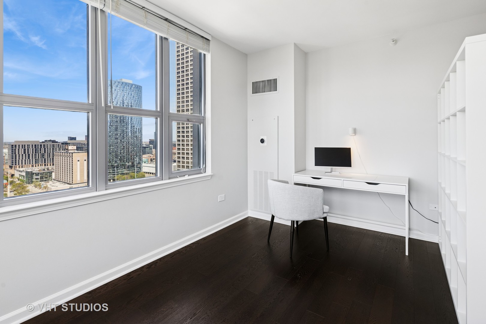 125 S JEFFERSON Street Unit: 2009