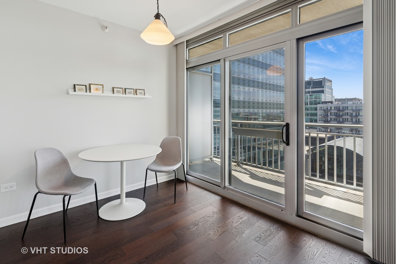 125 S JEFFERSON Street Unit: 2009