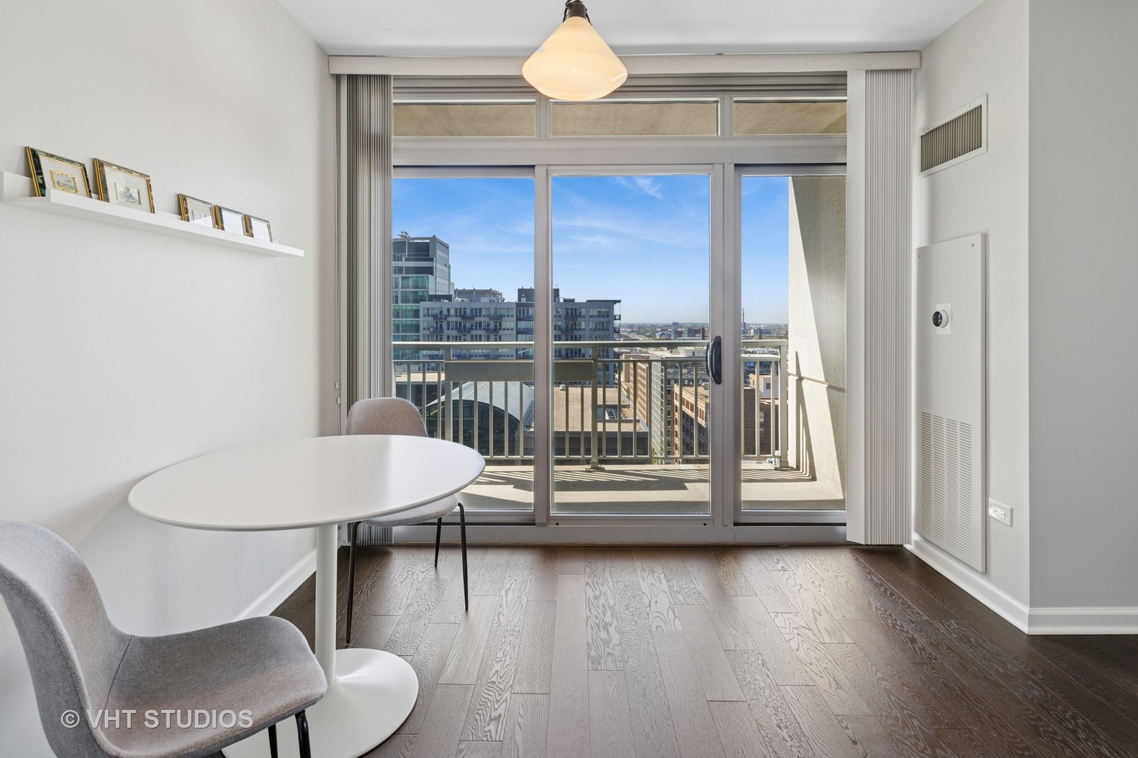 125 S JEFFERSON Street Unit: 2009