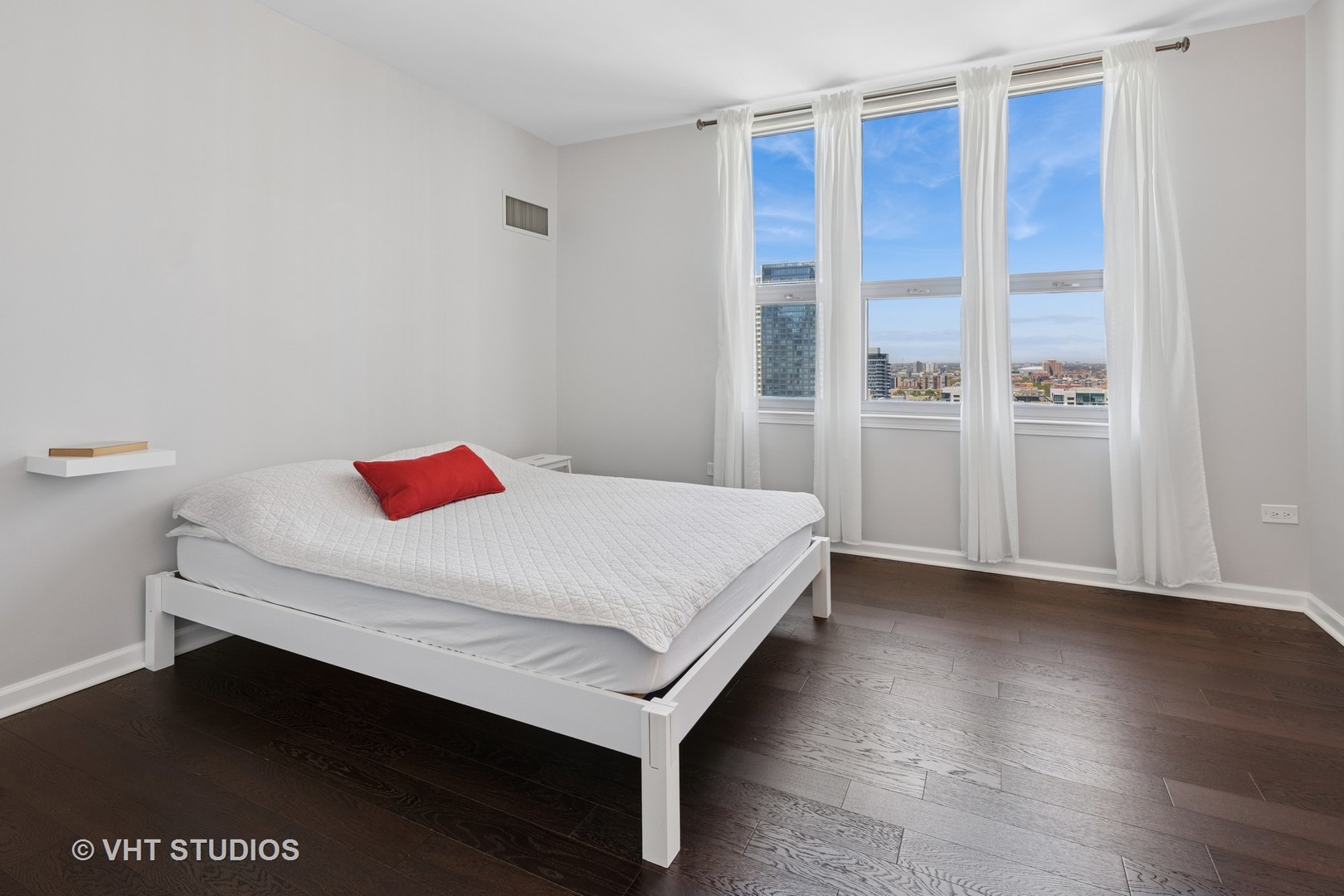 125 S JEFFERSON Street Unit: 2009