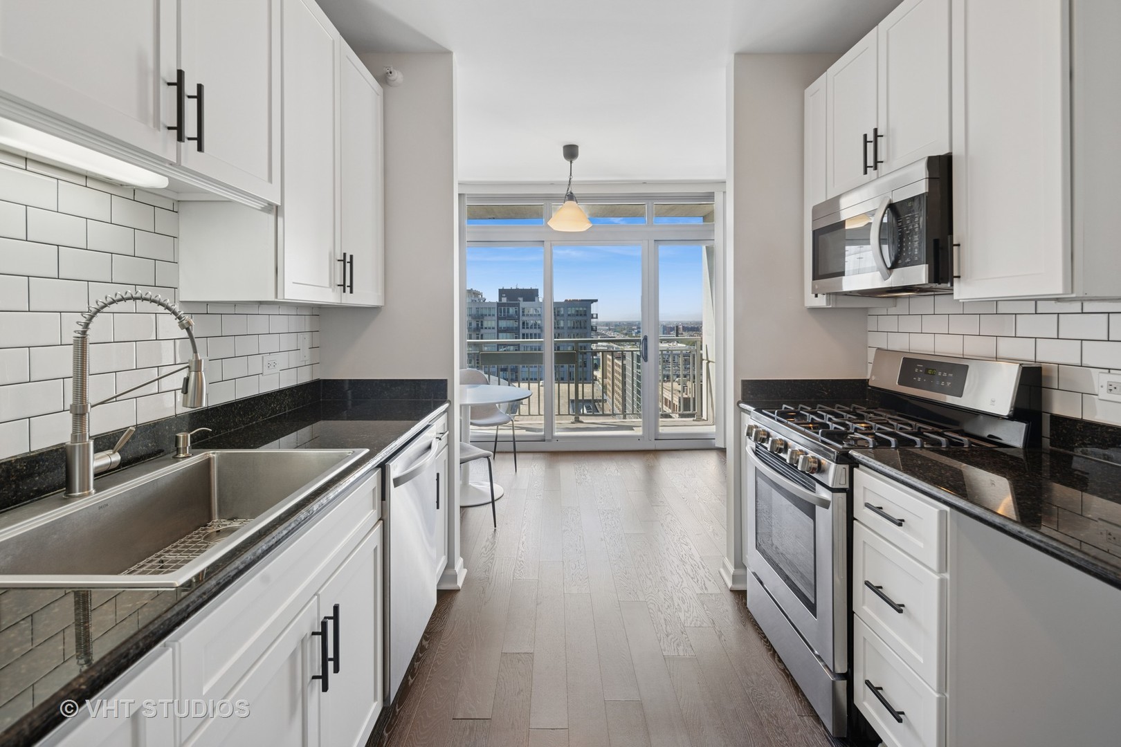 125 S JEFFERSON Street Unit: 2009