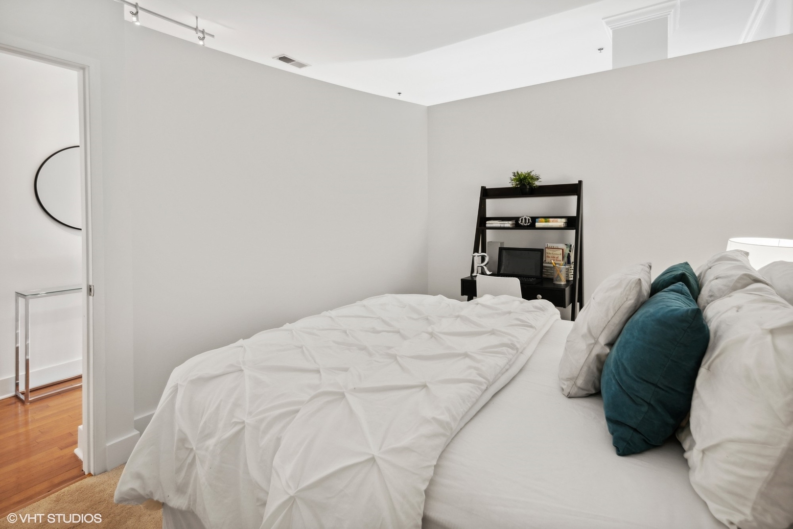 130 S Canal Street Unit: 822