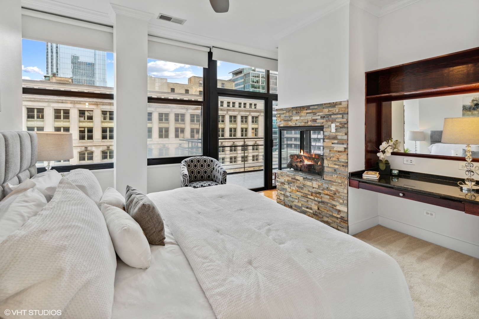 130 S Canal Street Unit: 822