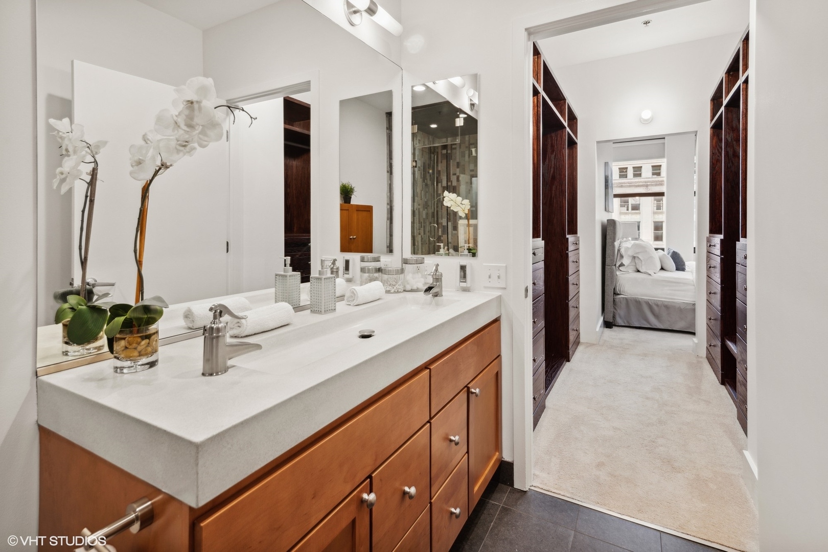 130 S Canal Street Unit: 822