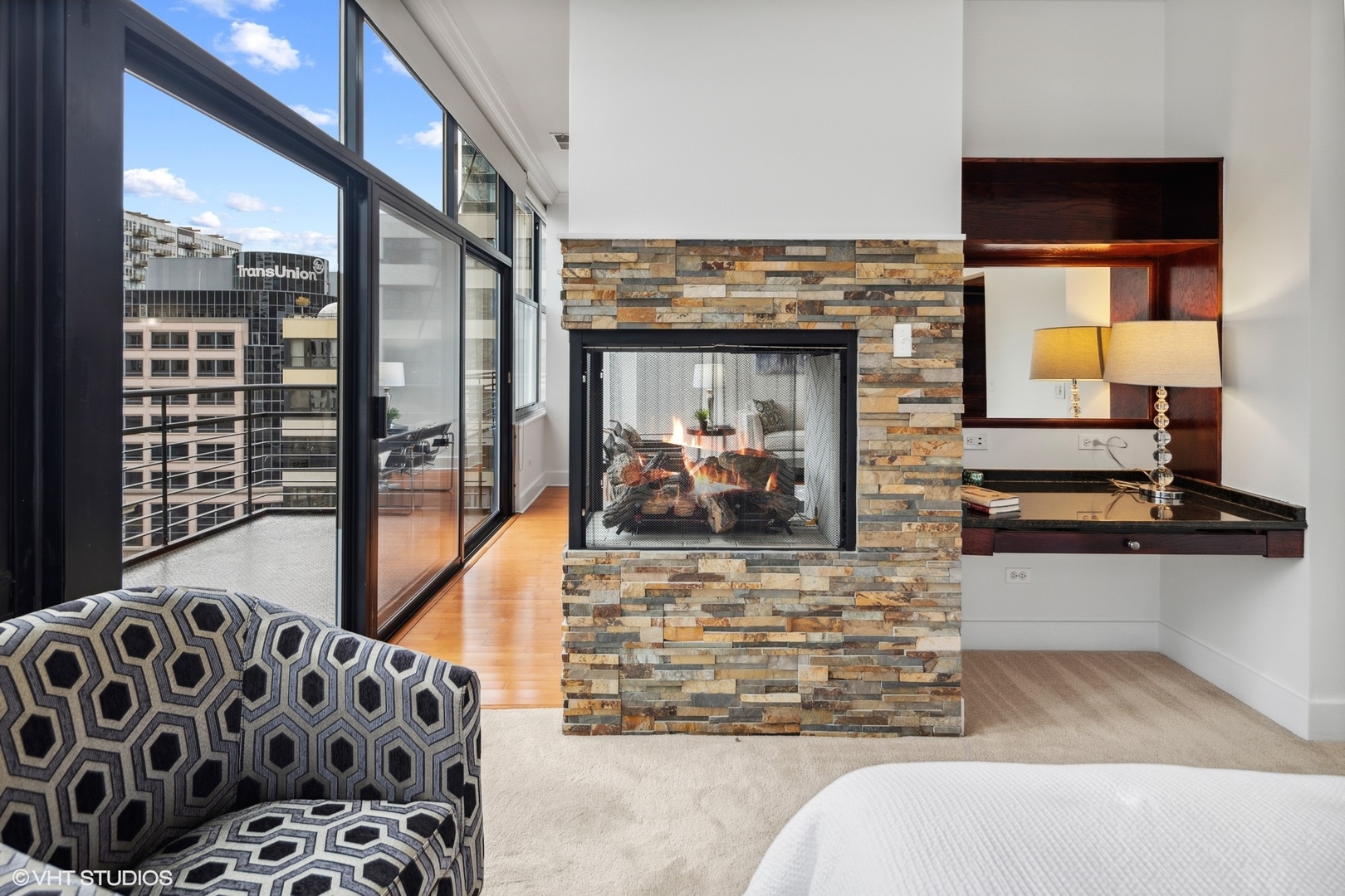 130 S Canal Street Unit: 822