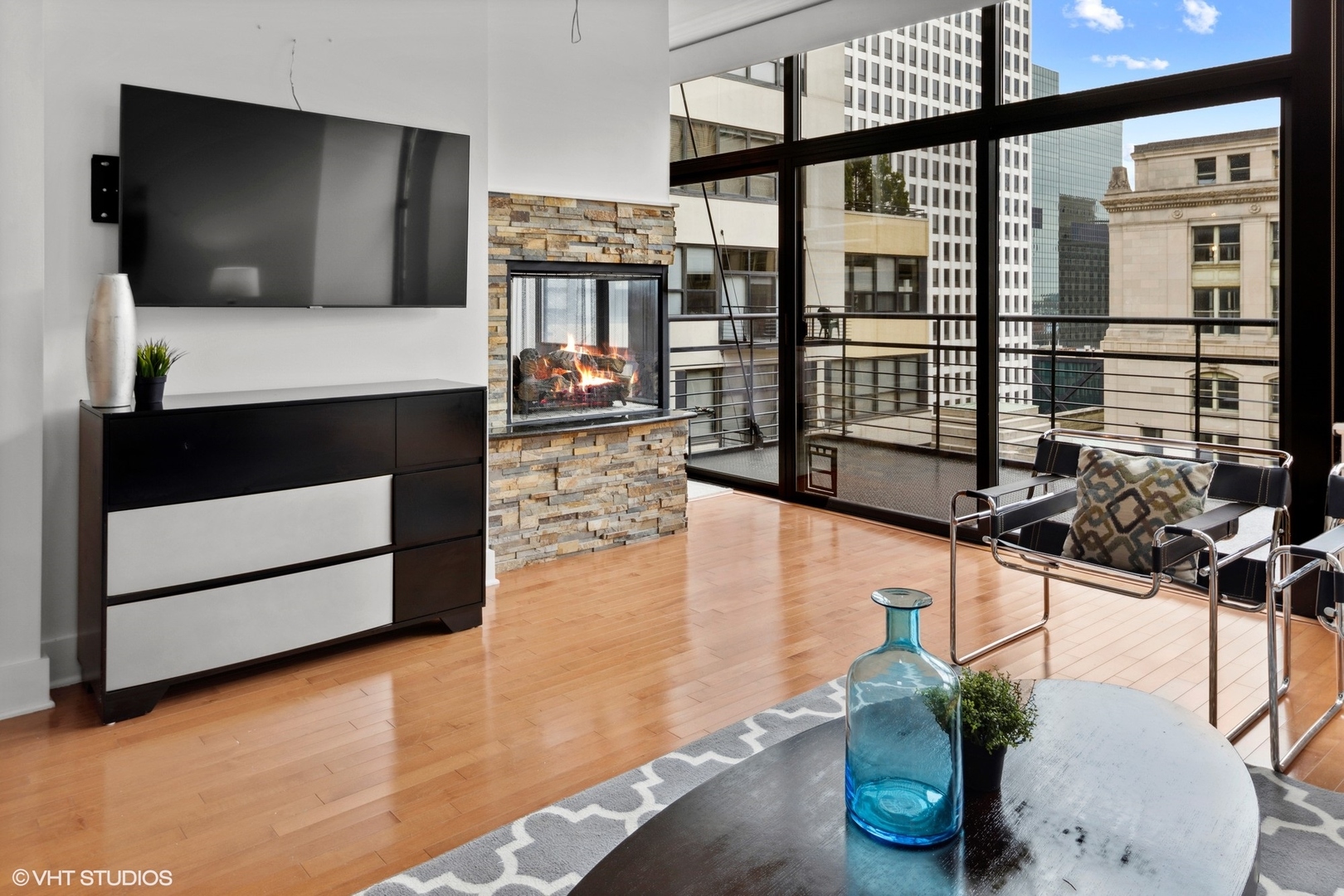 130 S Canal Street Unit: 822