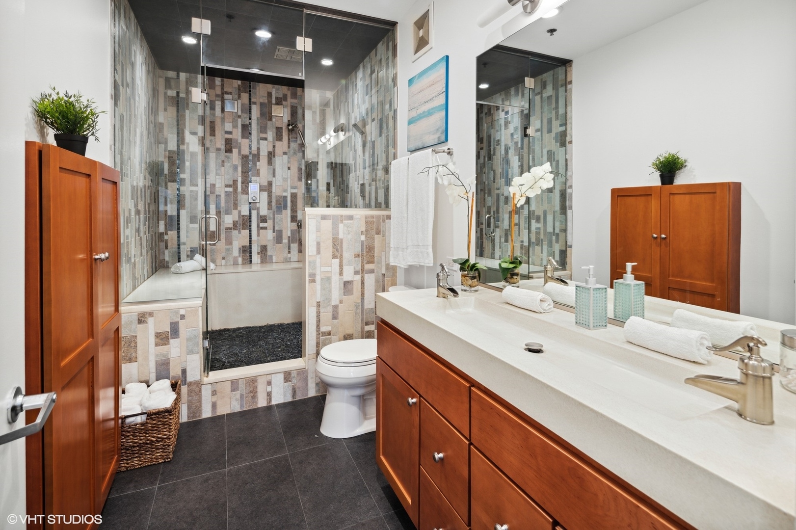 130 S Canal Street Unit: 822