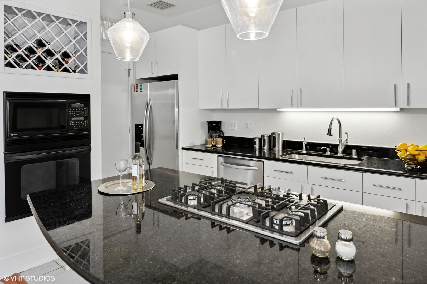 130 S Canal Street Unit: 822