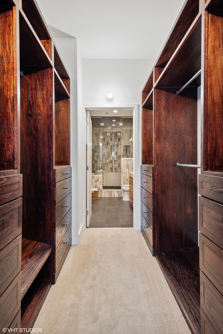 130 S Canal Street Unit: 822