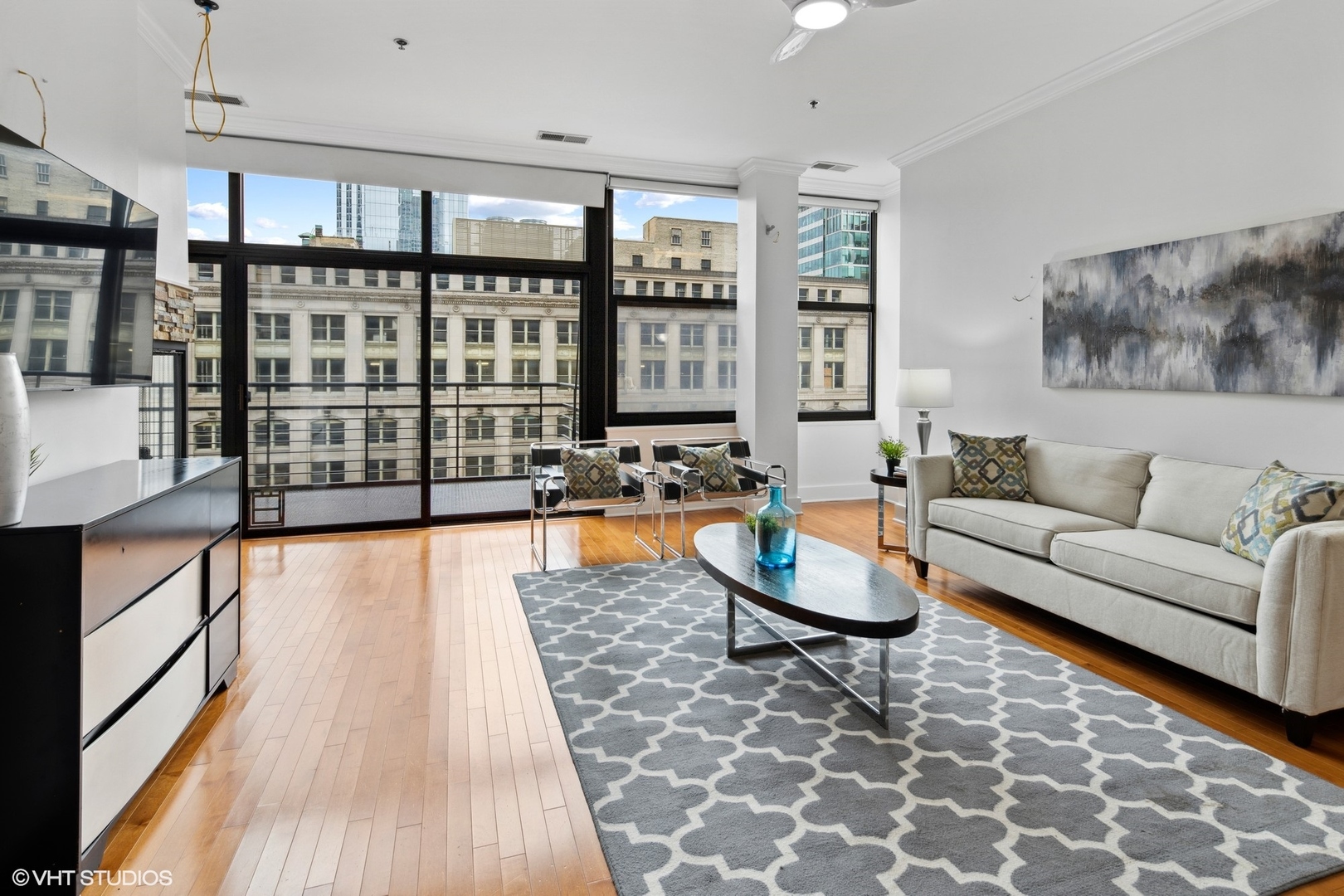 130 S Canal Street Unit: 822