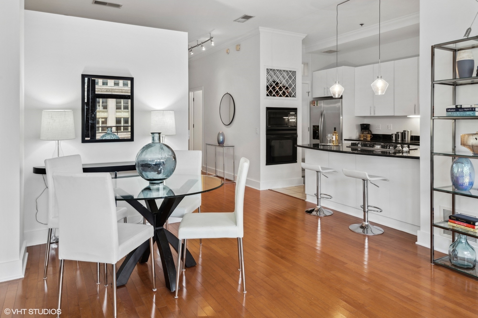 130 S Canal Street Unit: 822