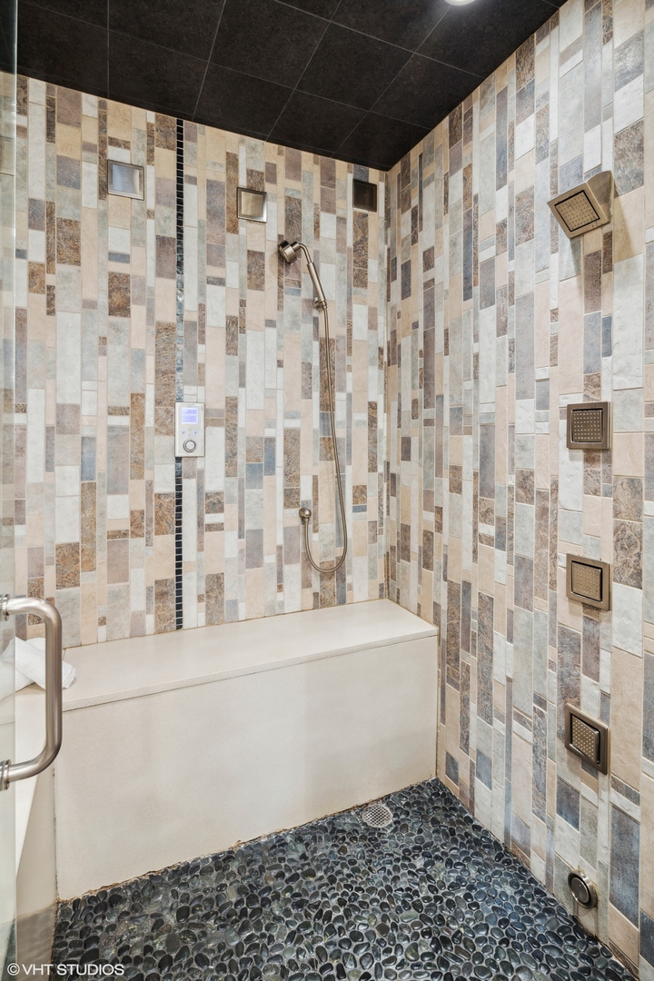 130 S Canal Street Unit: 822