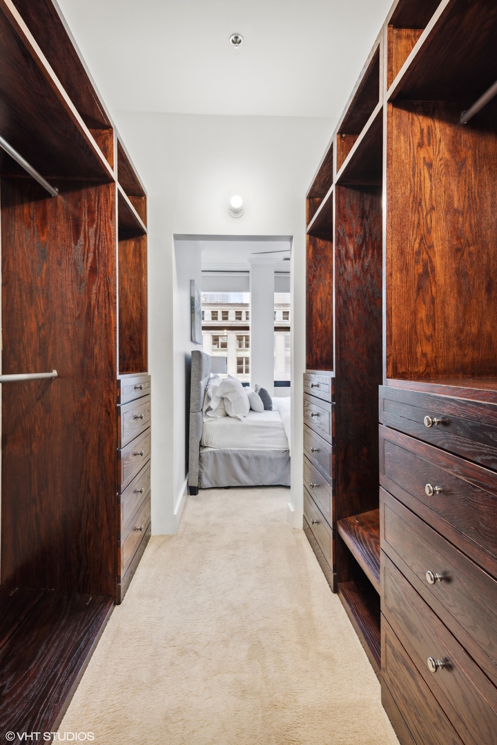 130 S Canal Street Unit: 822