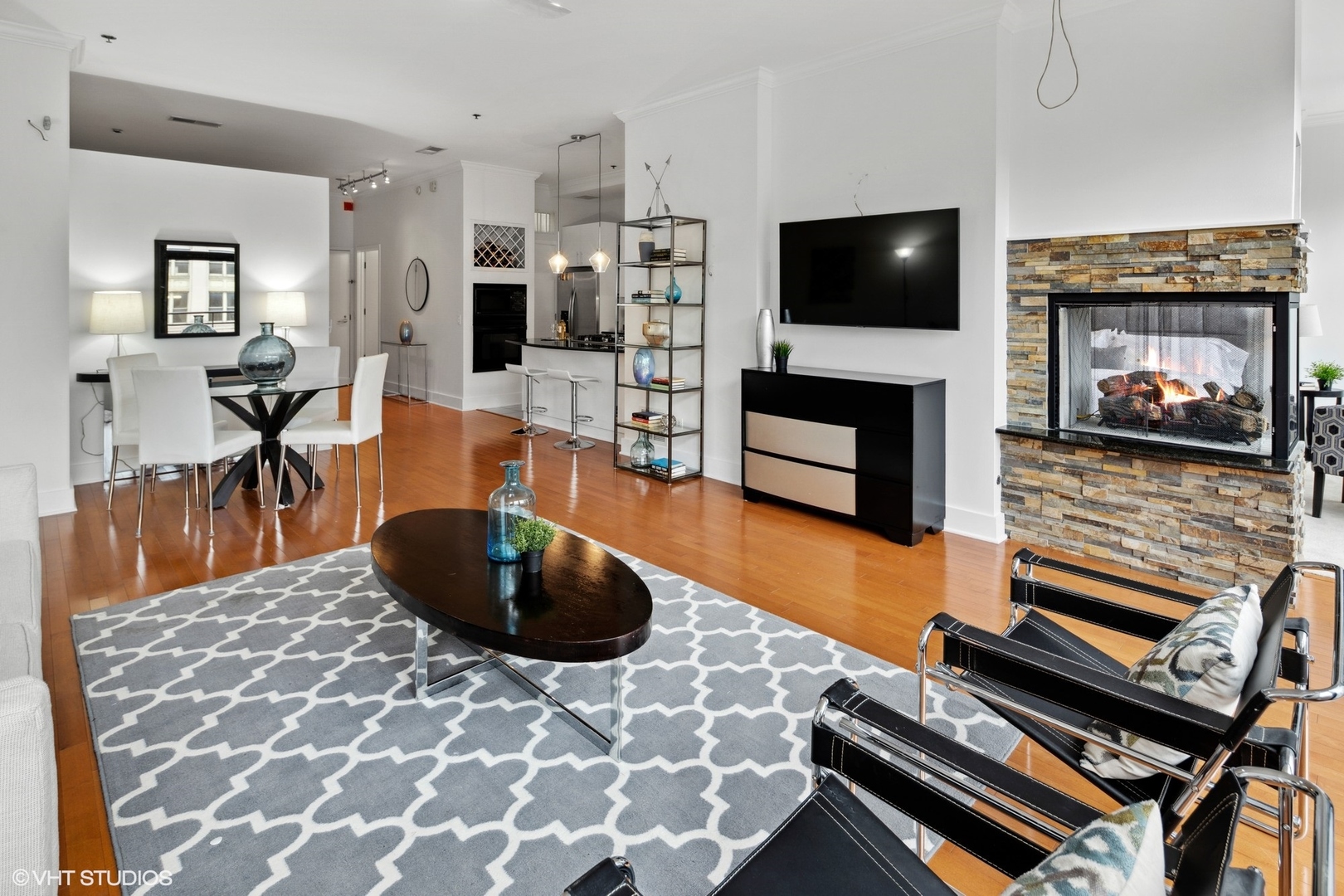 130 S Canal Street Unit: 822