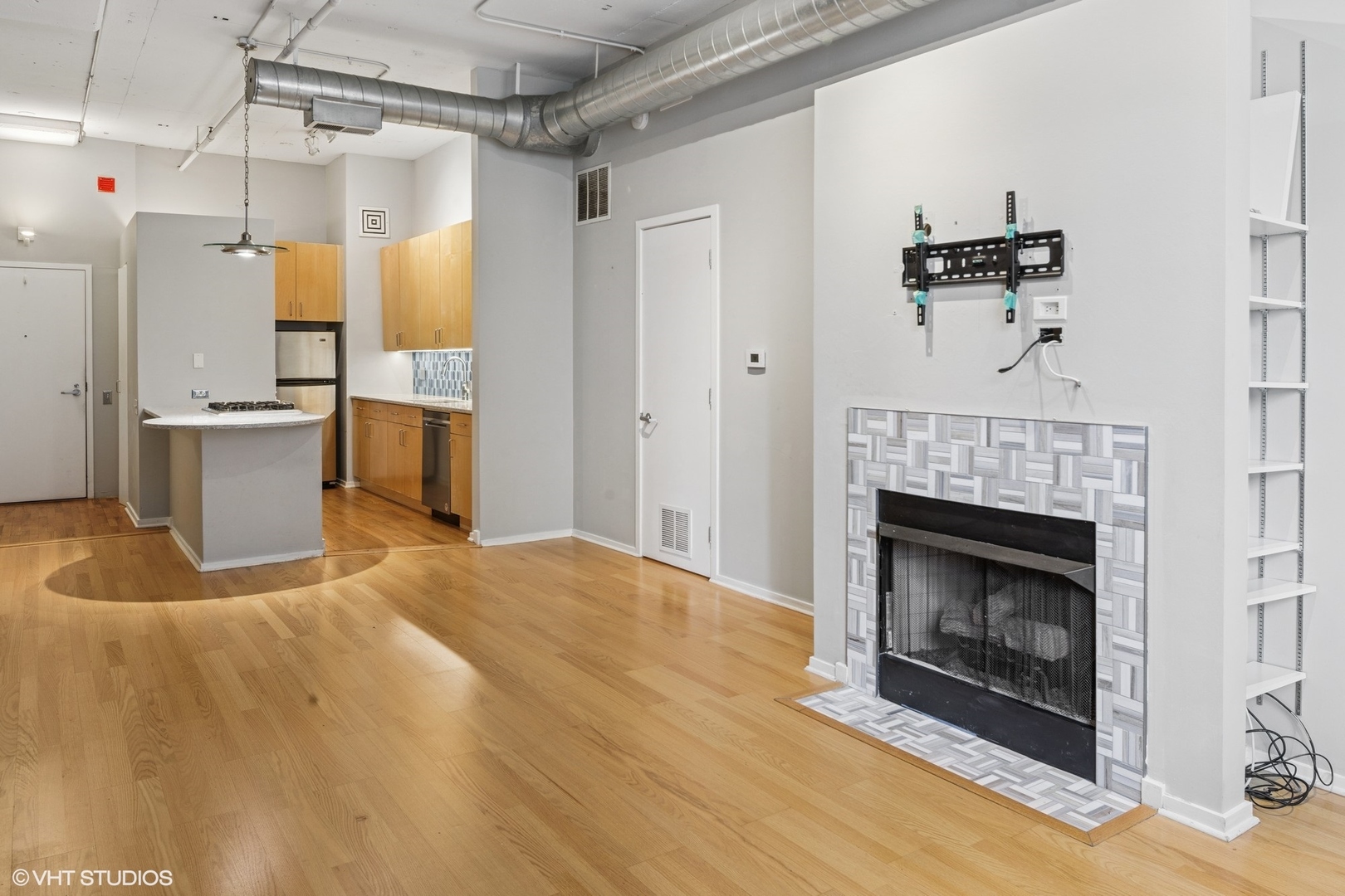 130 S CANAL Street Unit: 216