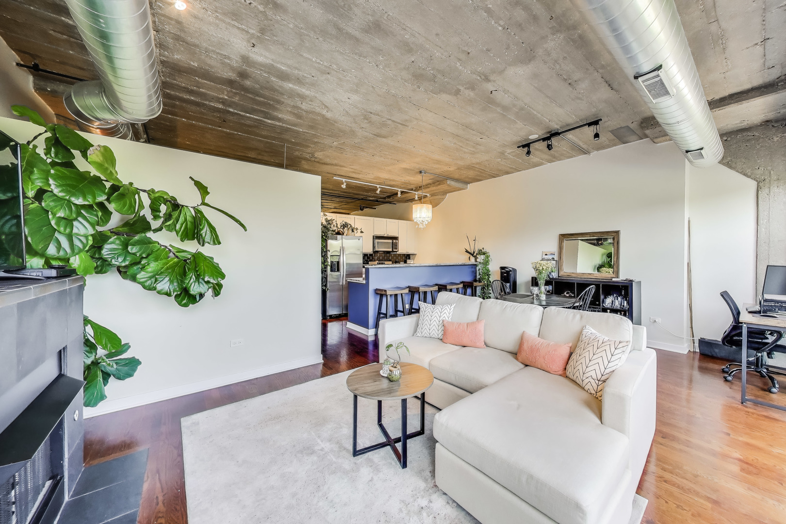 1151 W 14th Place Unit: 236