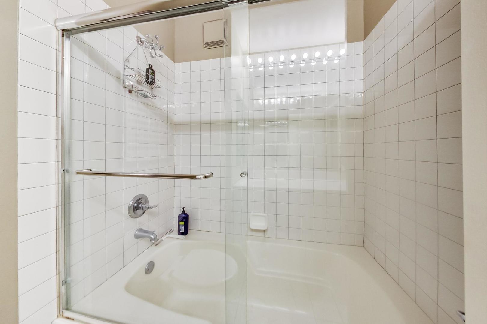 728 W JACKSON Boulevard Unit: 817