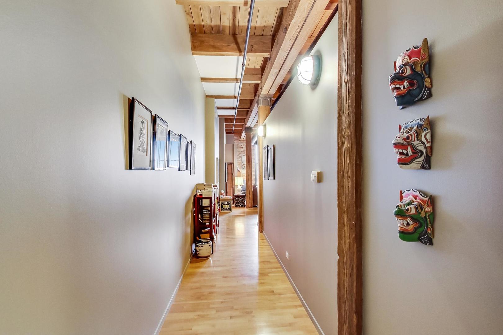 728 W JACKSON Boulevard Unit: 817