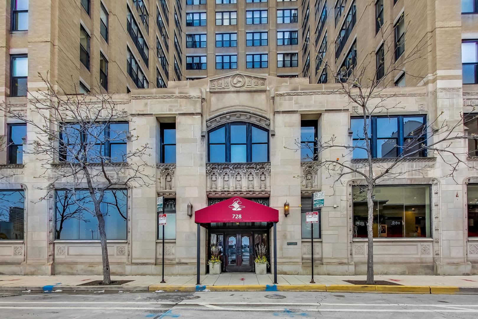 728 W JACKSON Boulevard Unit: 817