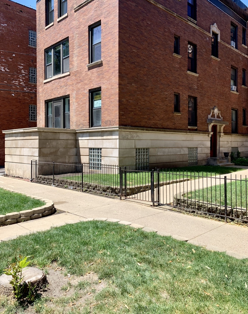 1208 W WAVELAND Avenue Unit: 1