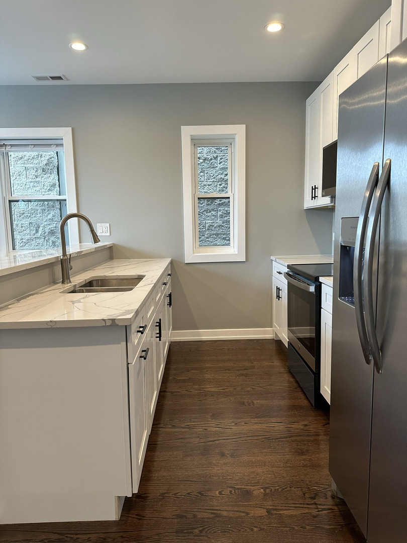 3513 N Seminary Avenue Unit: 3