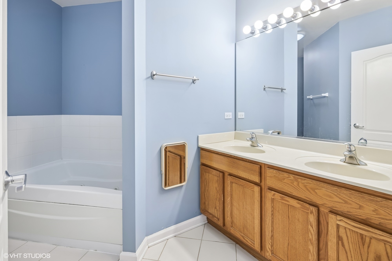 125 S JEFFERSON Street Unit: 802