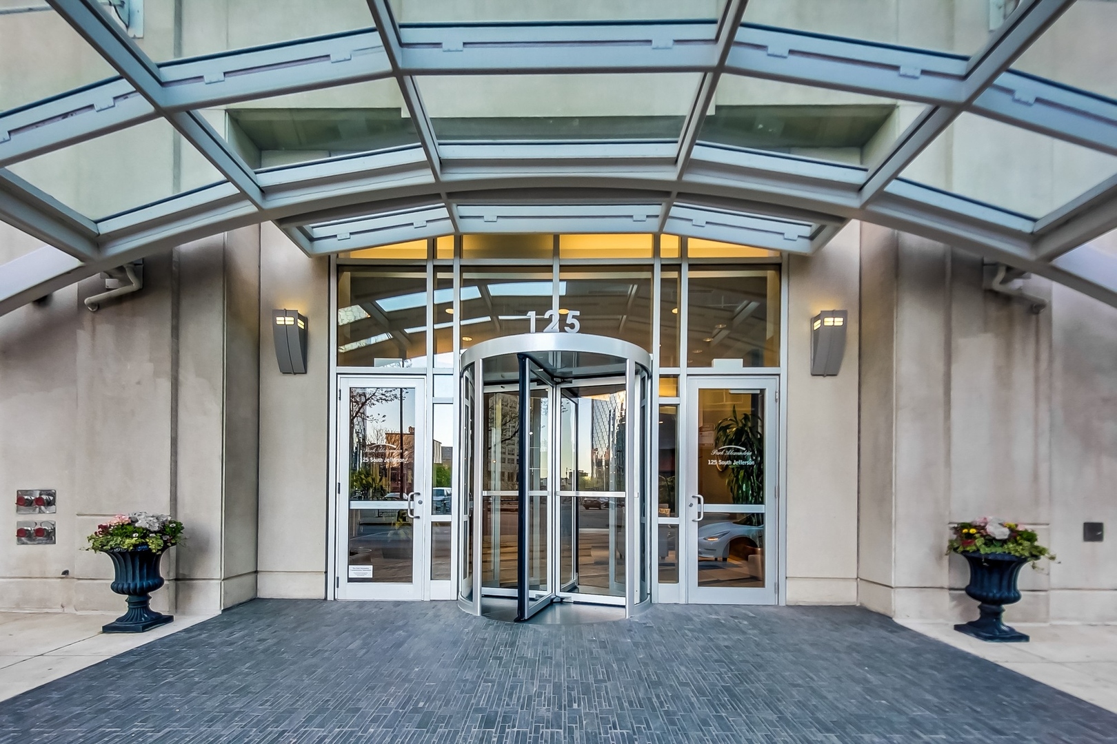 125 S JEFFERSON Street Unit: 802