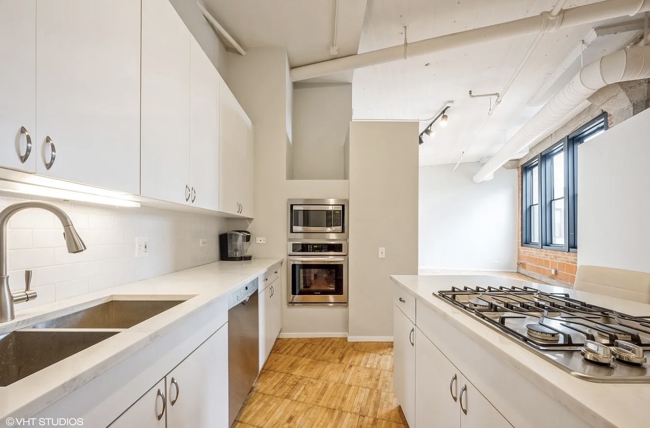 728 W Jackson Boulevard Unit: 1210