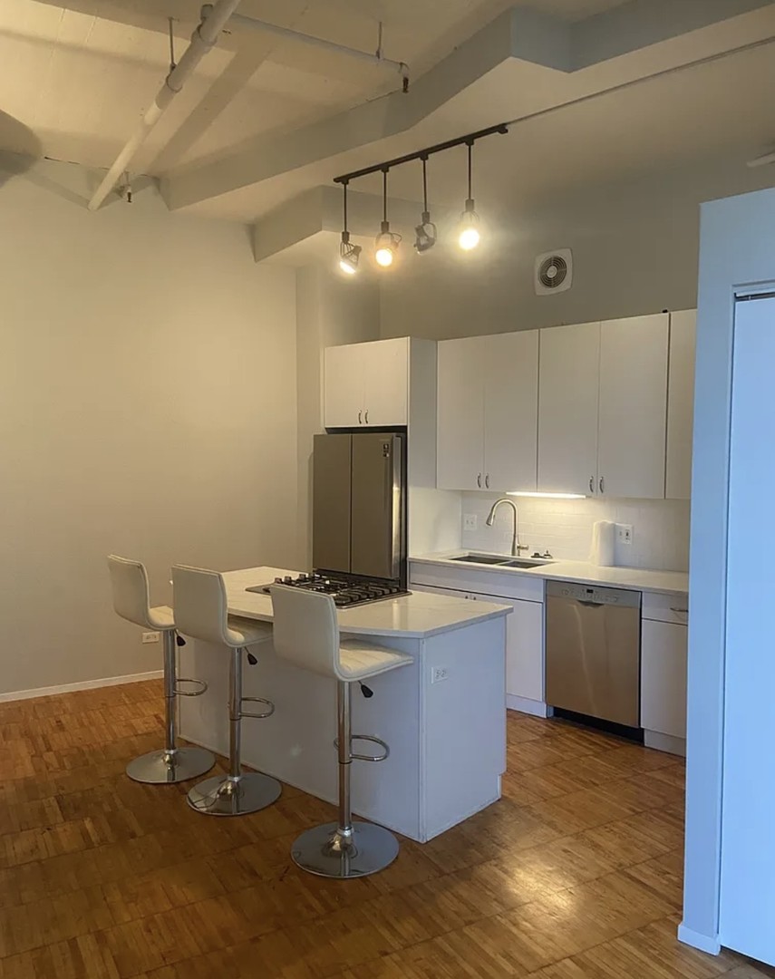 728 W Jackson Boulevard Unit: 1210