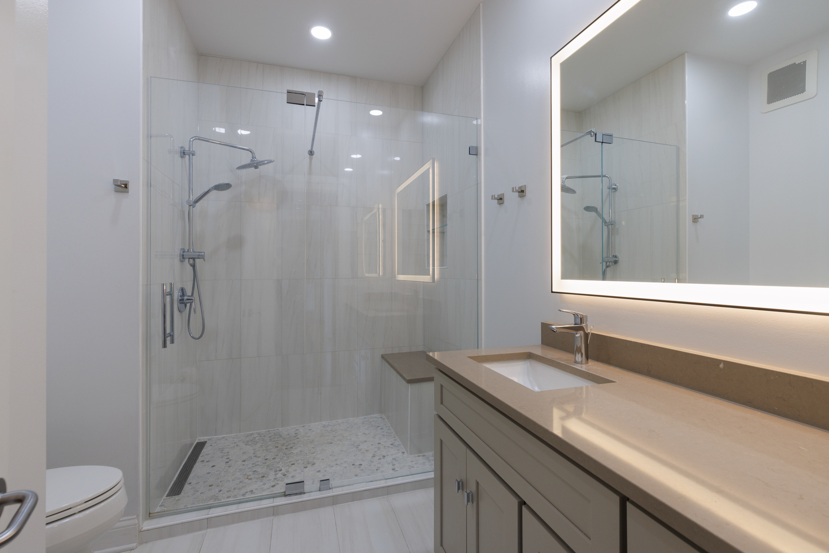 728 W Jackson Boulevard Unit: 1210