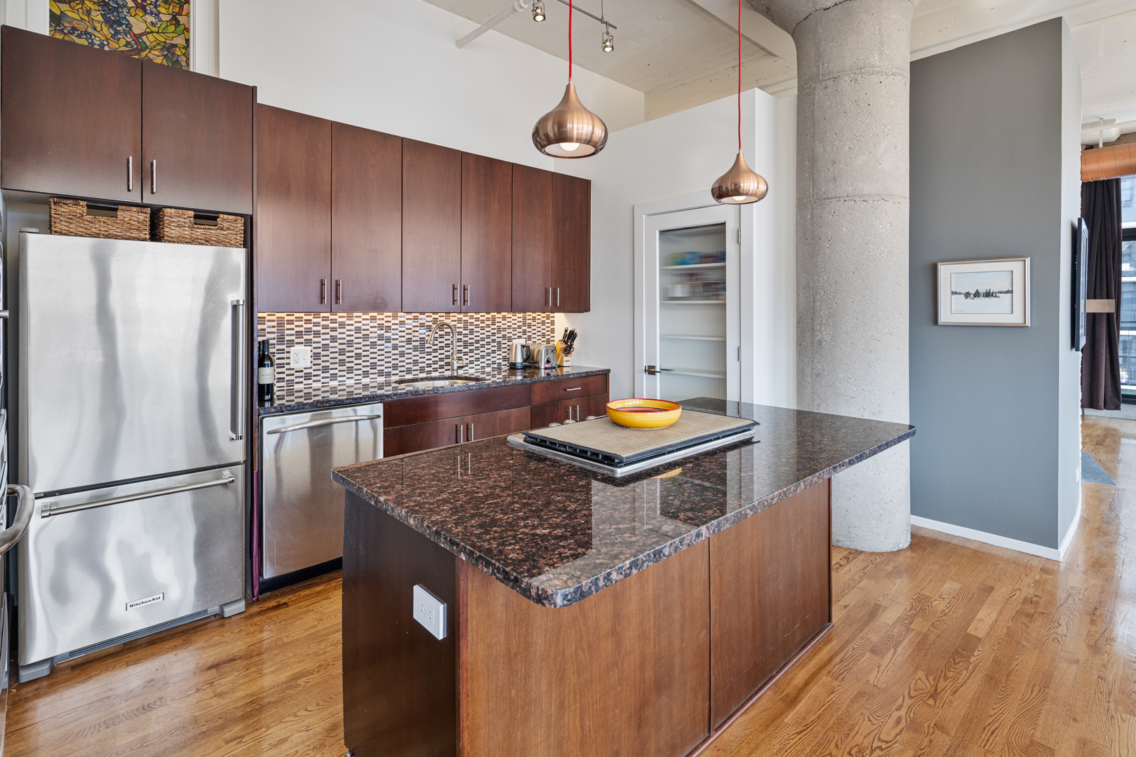 728 W Jackson Boulevard Unit: 906