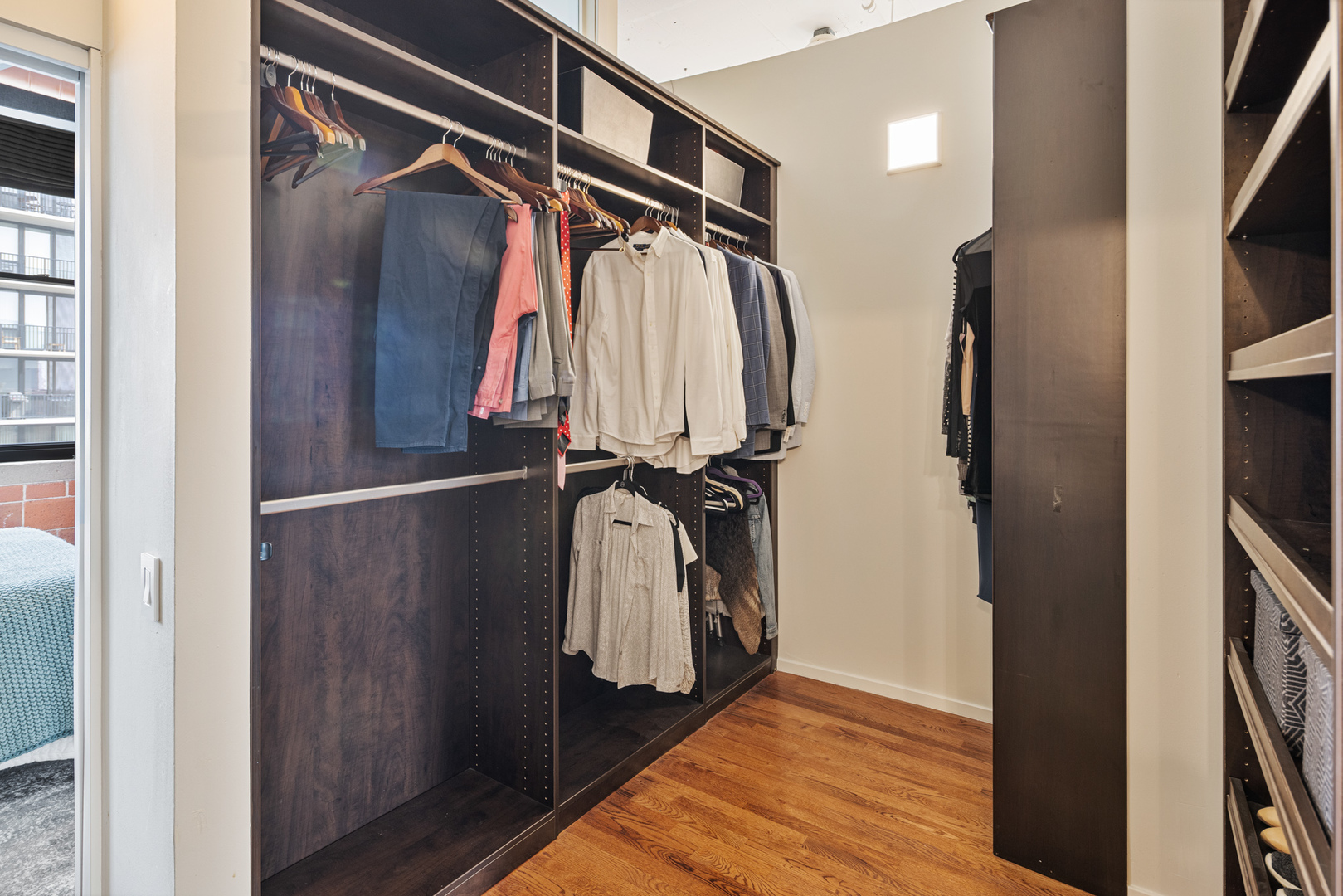 728 W Jackson Boulevard Unit: 906