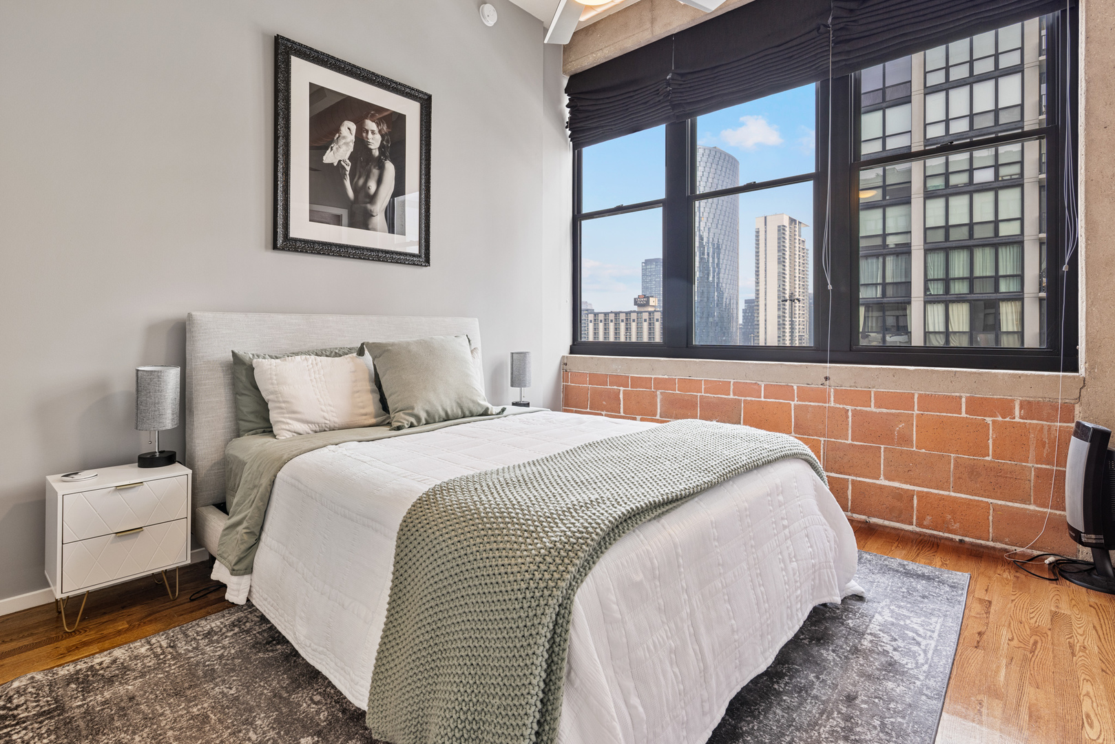 728 W Jackson Boulevard Unit: 906